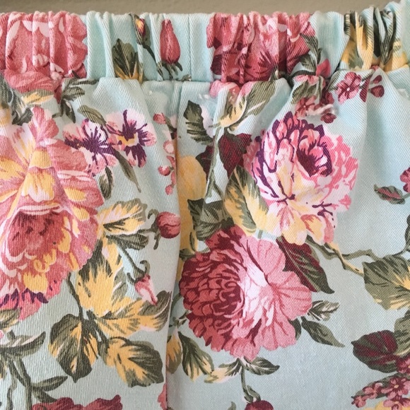 Honey Punch Floral Denim Shorts - Picture 4 of 6